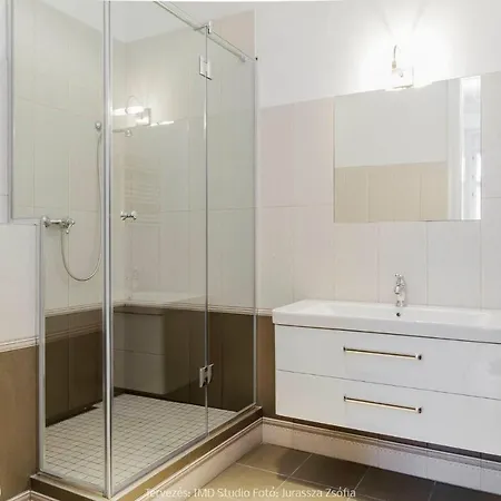 Walking Street Luxurious Huge Apartment *