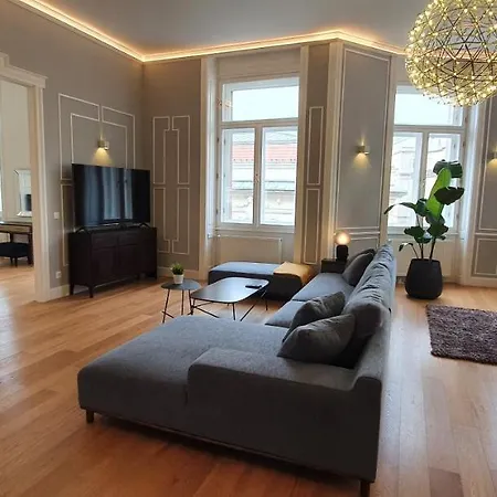 Walking Street Luxurious Huge Apartment Budapest