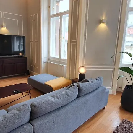 Walking Street Luxurious Huge Apartment