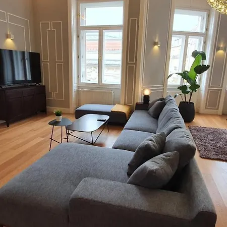 Walking Street Luxurious Huge Apartment Budapest