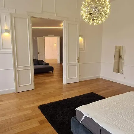 Walking Street Luxurious Huge Budapest