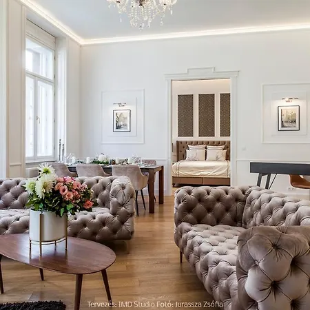 Walking Street Luxurious Huge Apartment