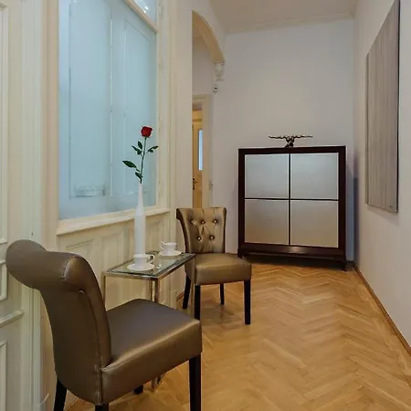 Walking Street Luxurious Huge Apartment *