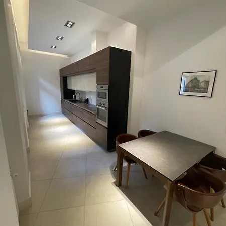 Walking Street Luxurious Huge Apartment Budapest